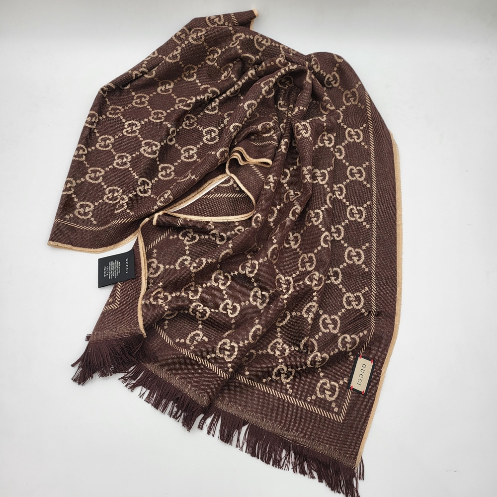 Gucci GG Wool Jacquard Large Scarf Reversible in Chocolate and Beige.. - Picture 2 of 12